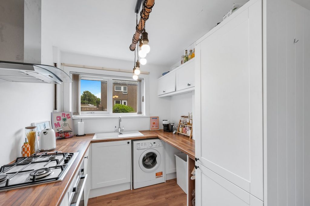Property photo 2 of 27