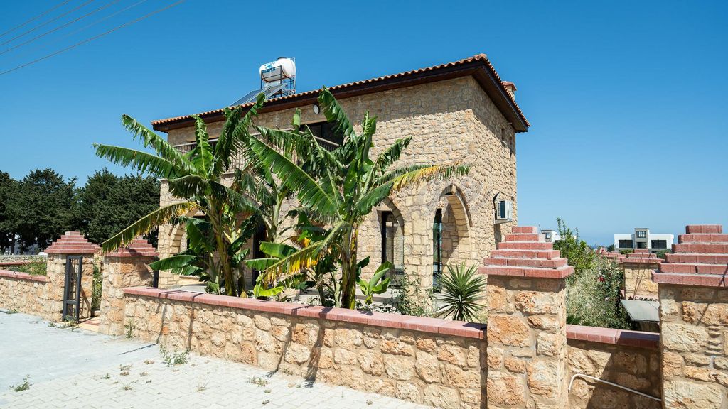 Property photo 2 of 40