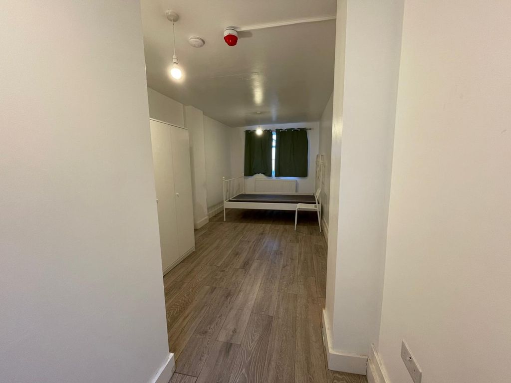 Property photo 3 of 8 Photo 2