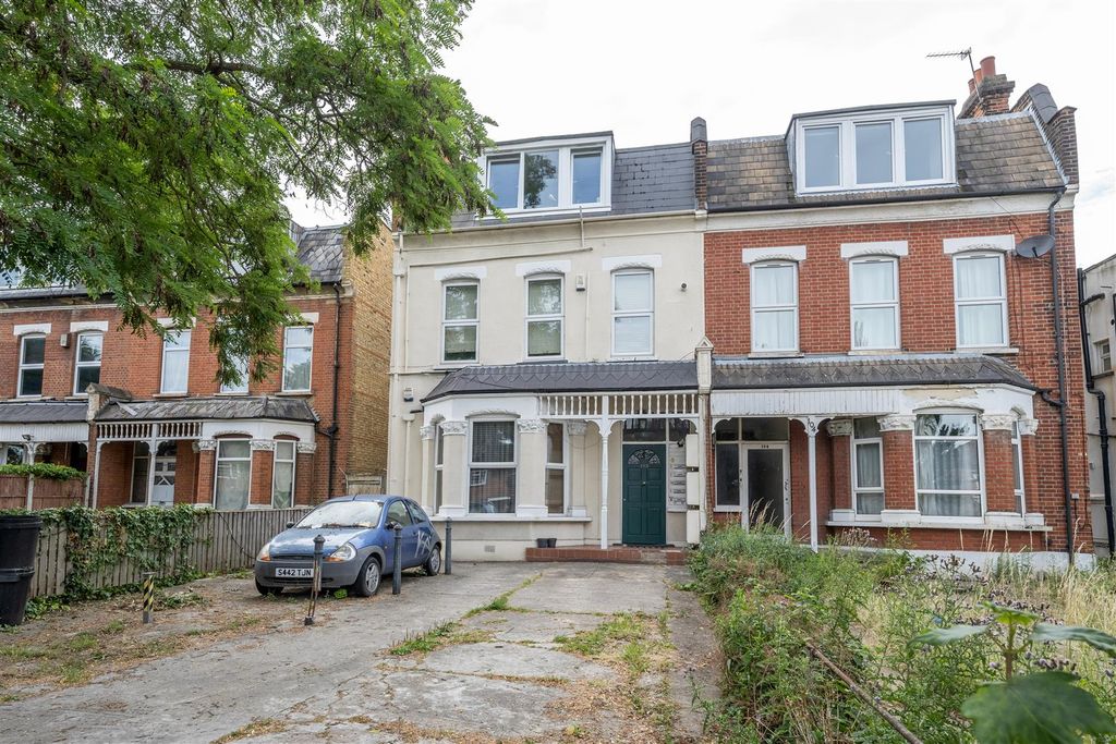 Property photo 3 of 14 Hermon Hill, E18