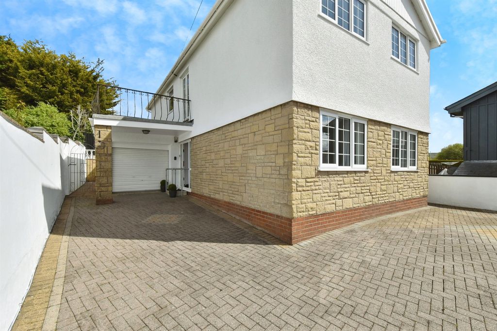 Property photo 1 of 31