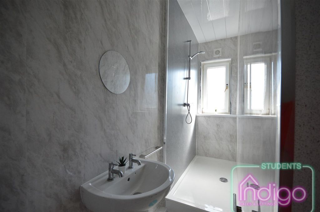 Property photo 3 of 8 Aeplwwnp-0Kkwyxbkna2Ea.Jpg