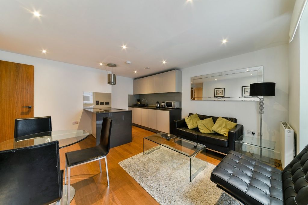 Property photo 1 of 7 Living Area