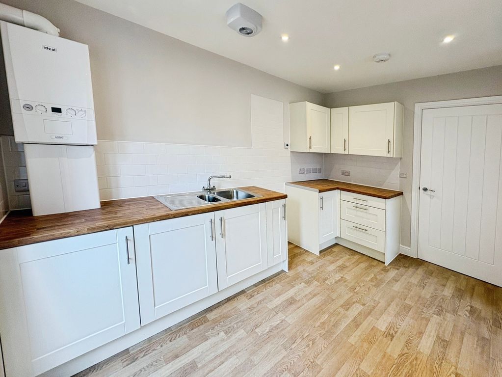 Property photo 2 of 12 Kitchen