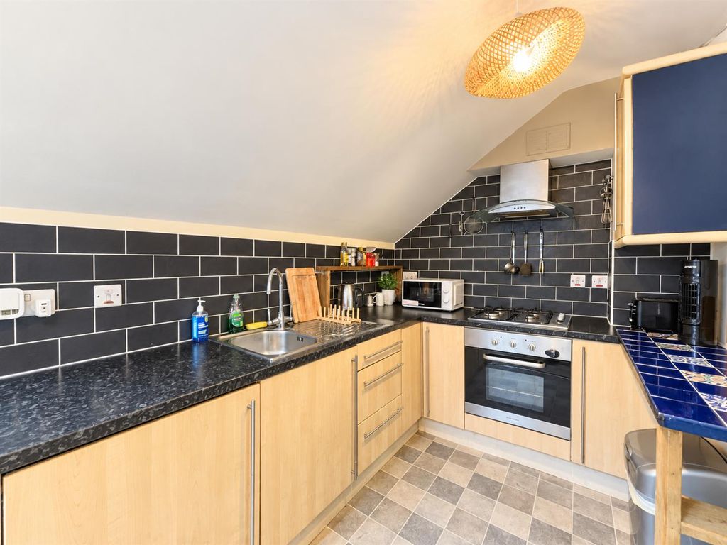 Property photo 3 of 13 Kitchen 2.Png