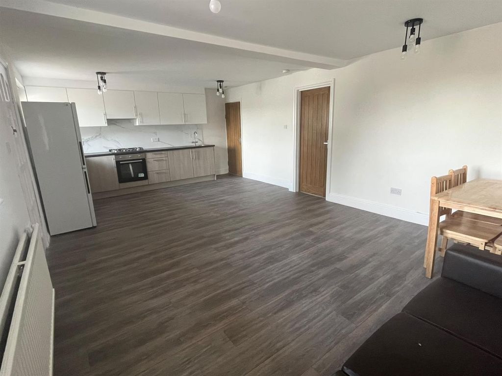 Property photo 1 of 12 Whatsapp Image 2026-10-26 At 16.02.39.Jpeg