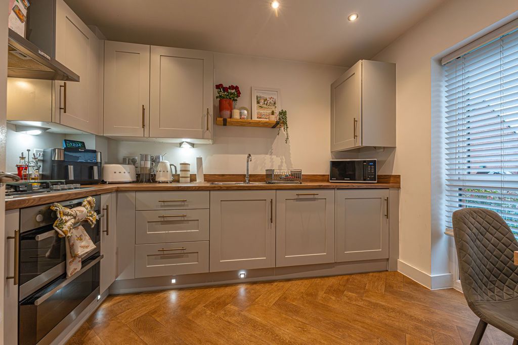 Property photo 3 of 22