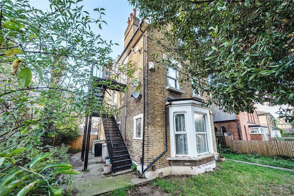 Property photo 2 of 17 Picture No. 24