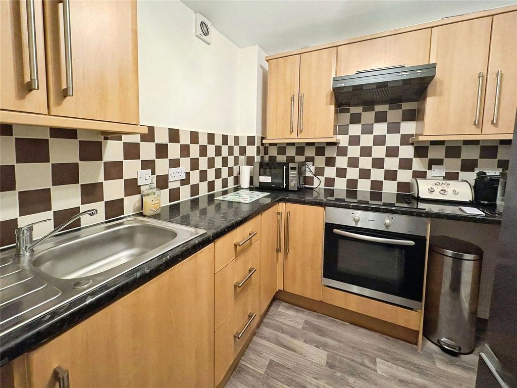 Property photo 3 of 9 Kitchen