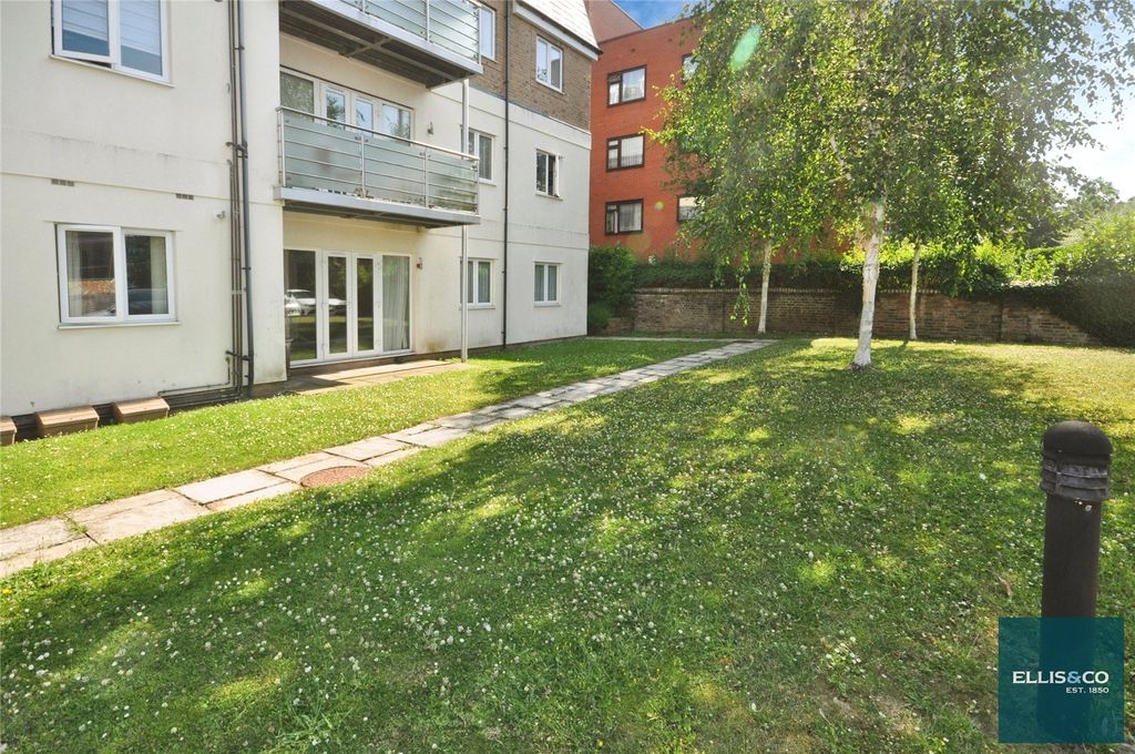 Property photo 2 of 15 Picture No. 11