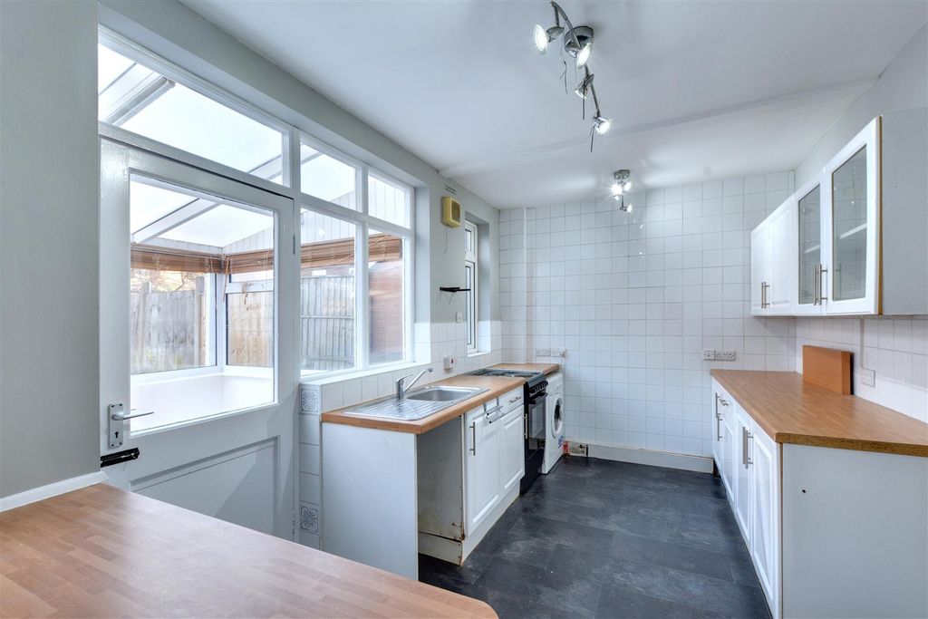 Property photo 2 of 21 Kitchen (3).Jpeg