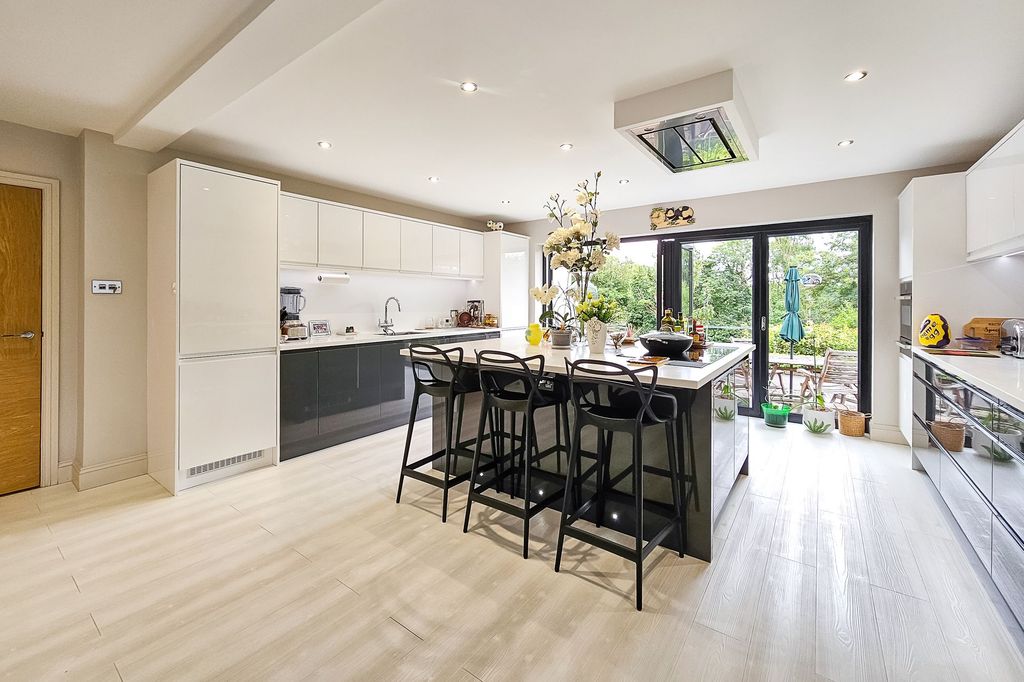 Property photo 1 of 27