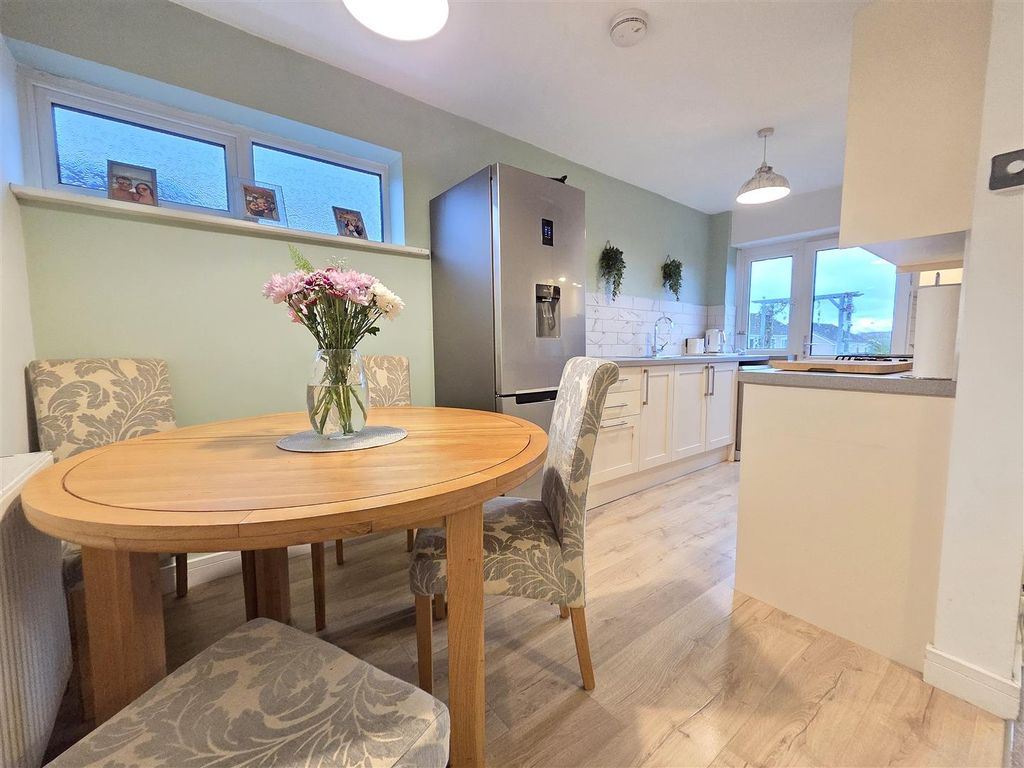 Property photo 2 of 14 Dining Area