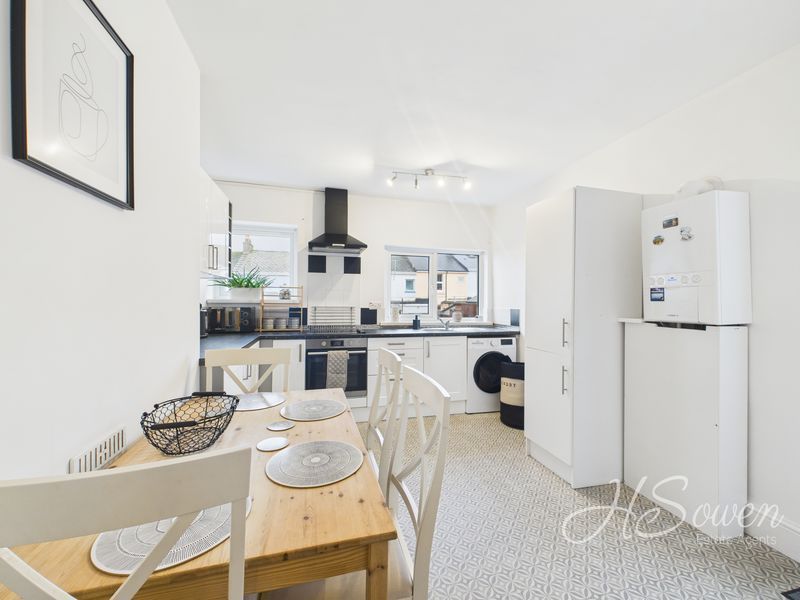 Property photo 3 of 8 Photo 5