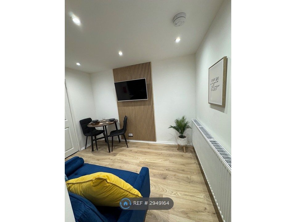 Property photo 3 of 12 Lounge/Dining Room