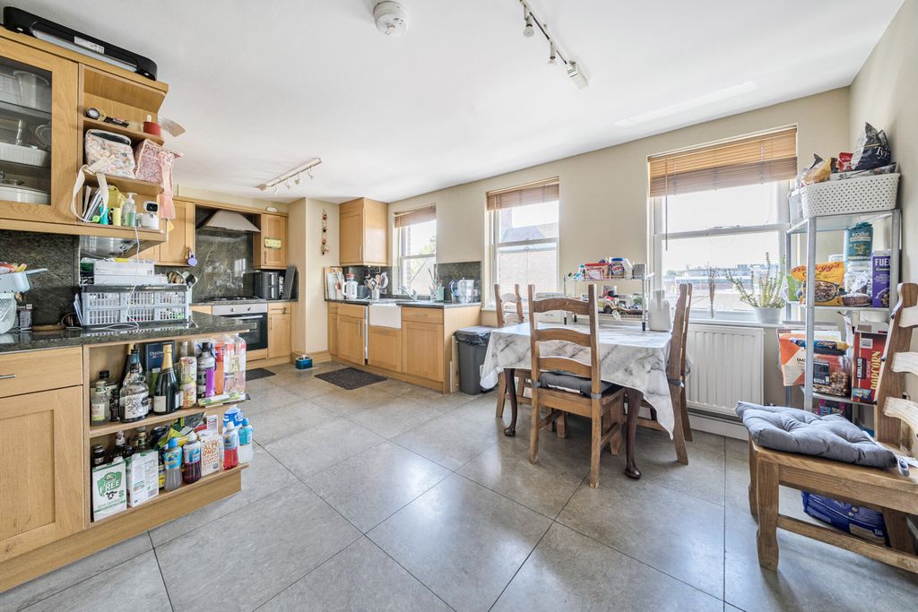 Property photo 3 of 11 Dining/Kitchen