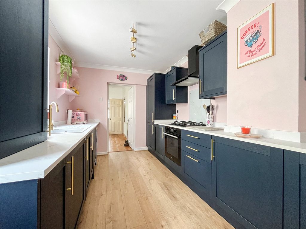 Property photo 1 of 11 Kitchen