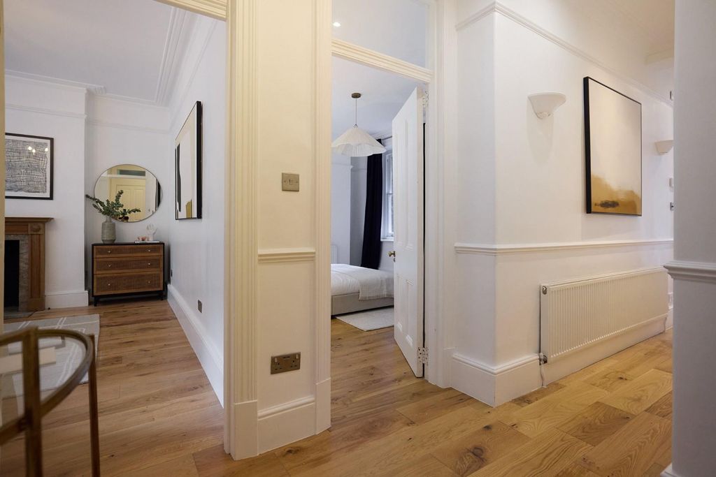 Property photo 1 of 10 Hallway