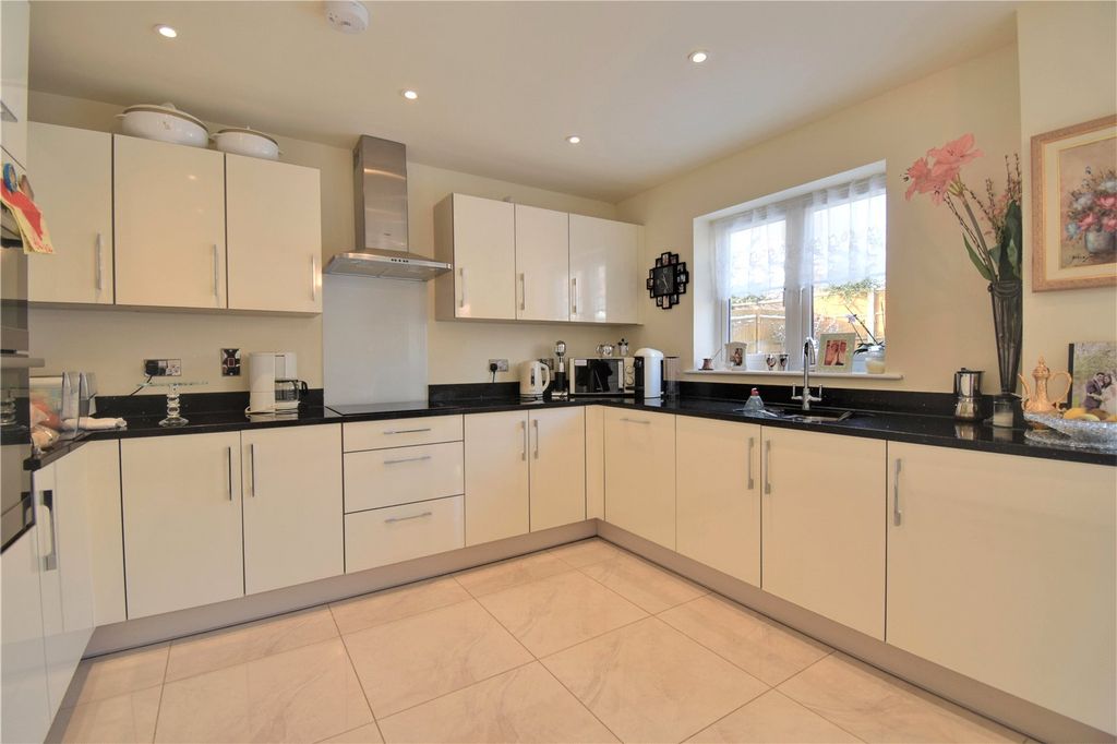 Property photo 2 of 22 Picture No. 33