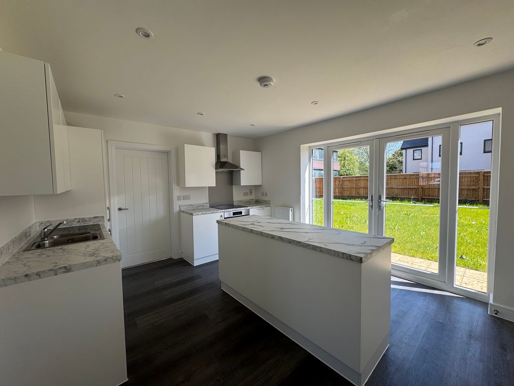 Property photo 3 of 12 Kitchen