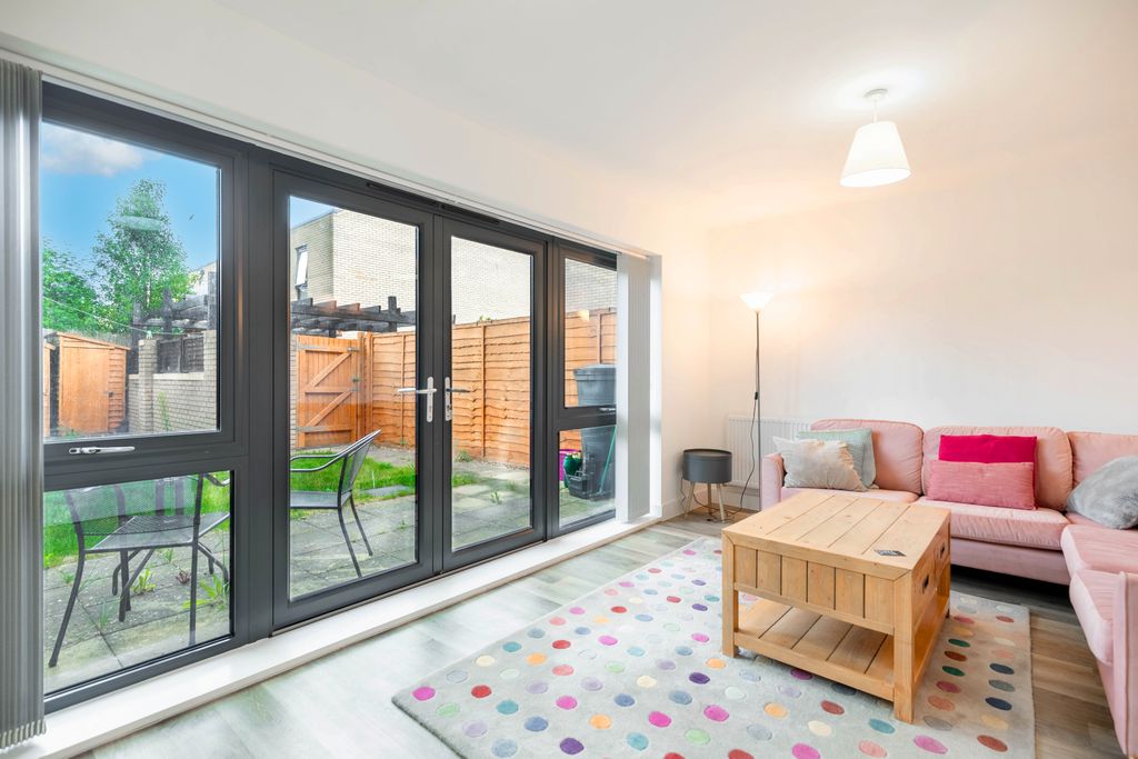 Property photo 2 of 16 7