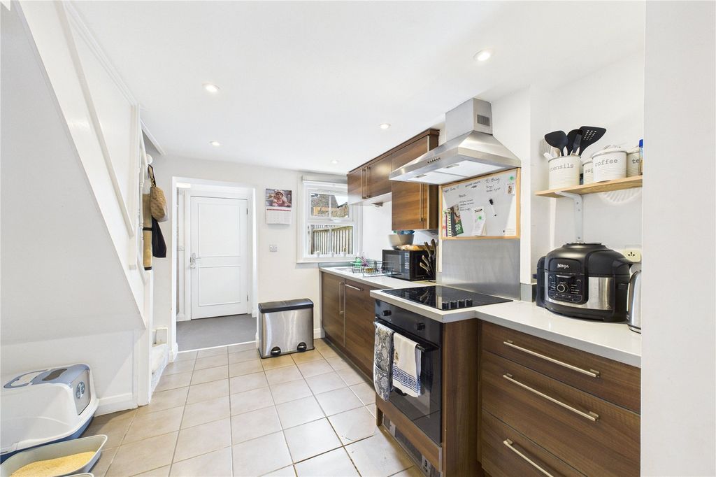 Property photo 3 of 12 Kitchen