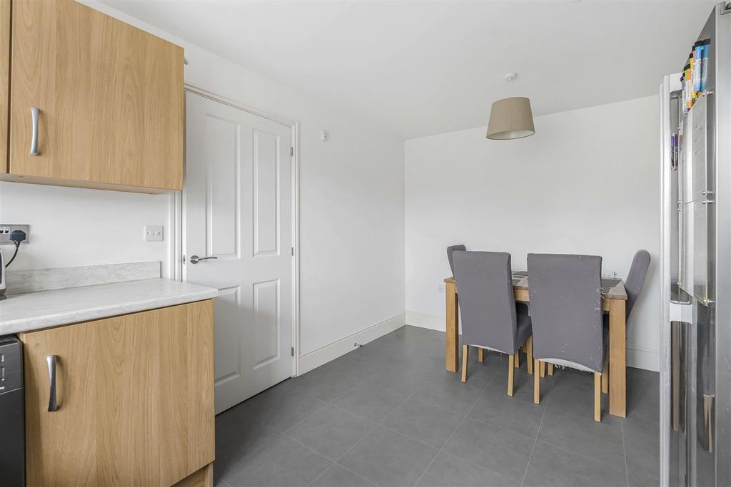 Property photo 3 of 18 15_63054.Jpg