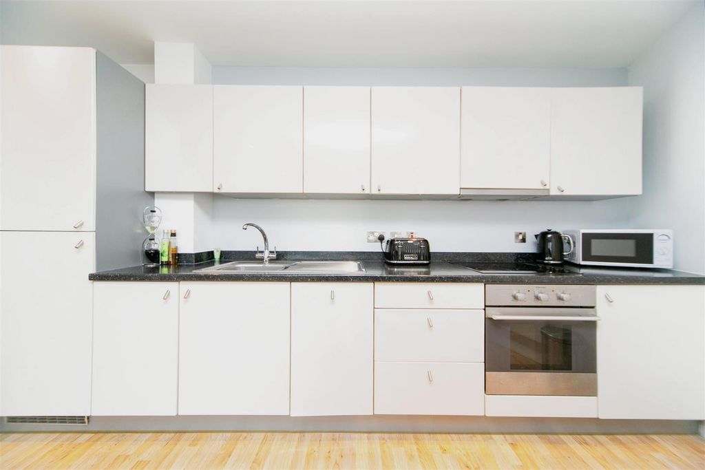 Property photo 2 of 7 Kitchen