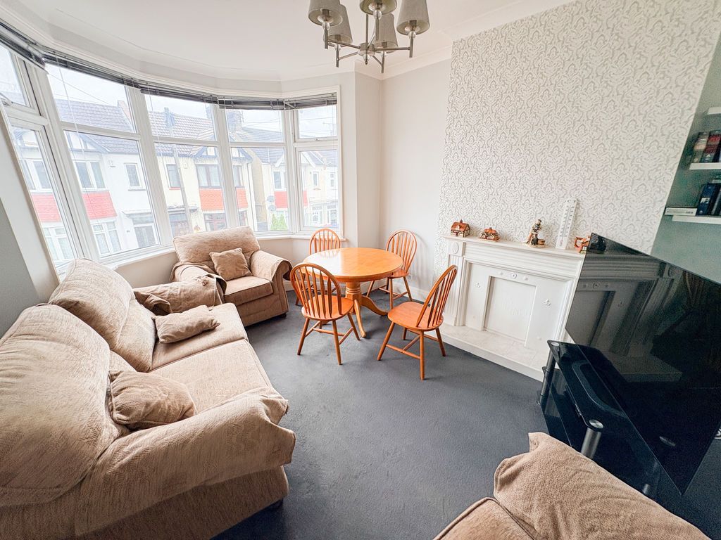 Property photo 2 of 6 Photo 6