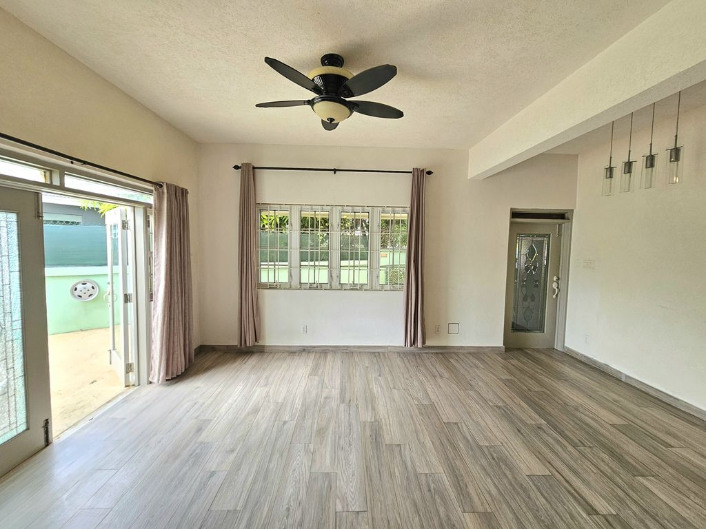 Property photo 3 of 25