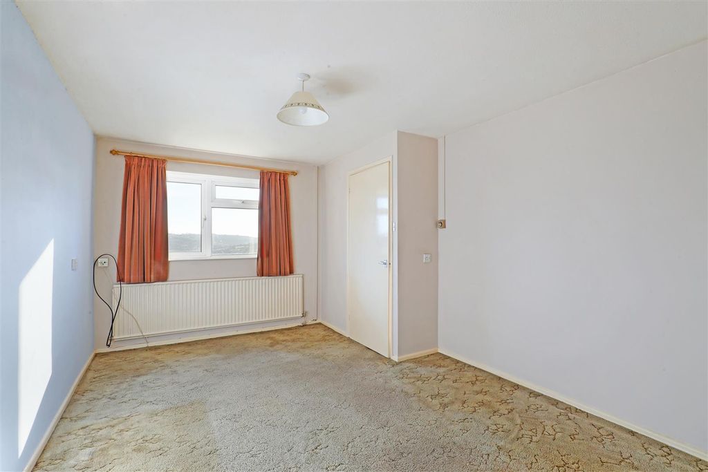 Property photo 3 of 16 Ph13_5687408.Jpg