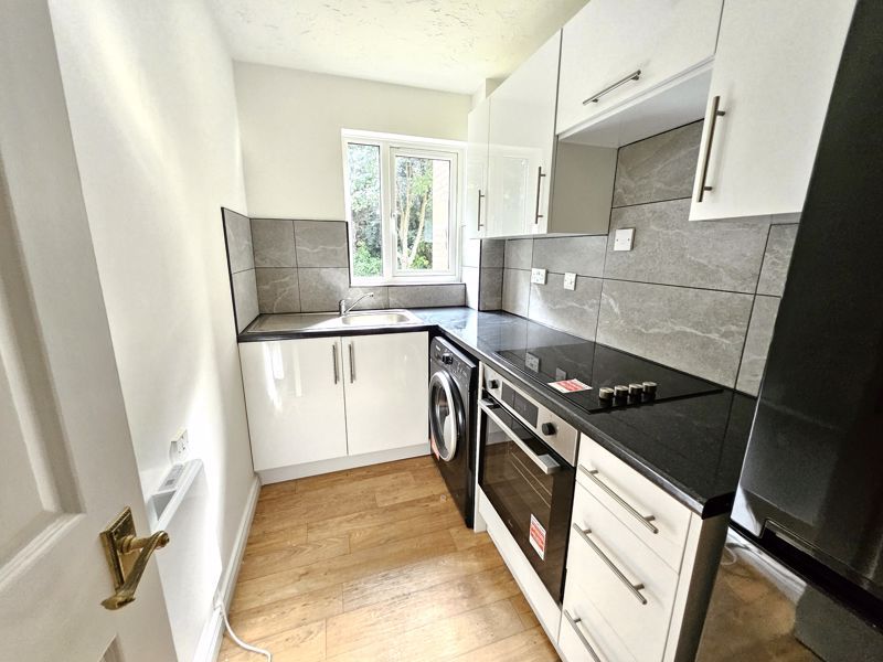 Property photo 3 of 8 Photo 6