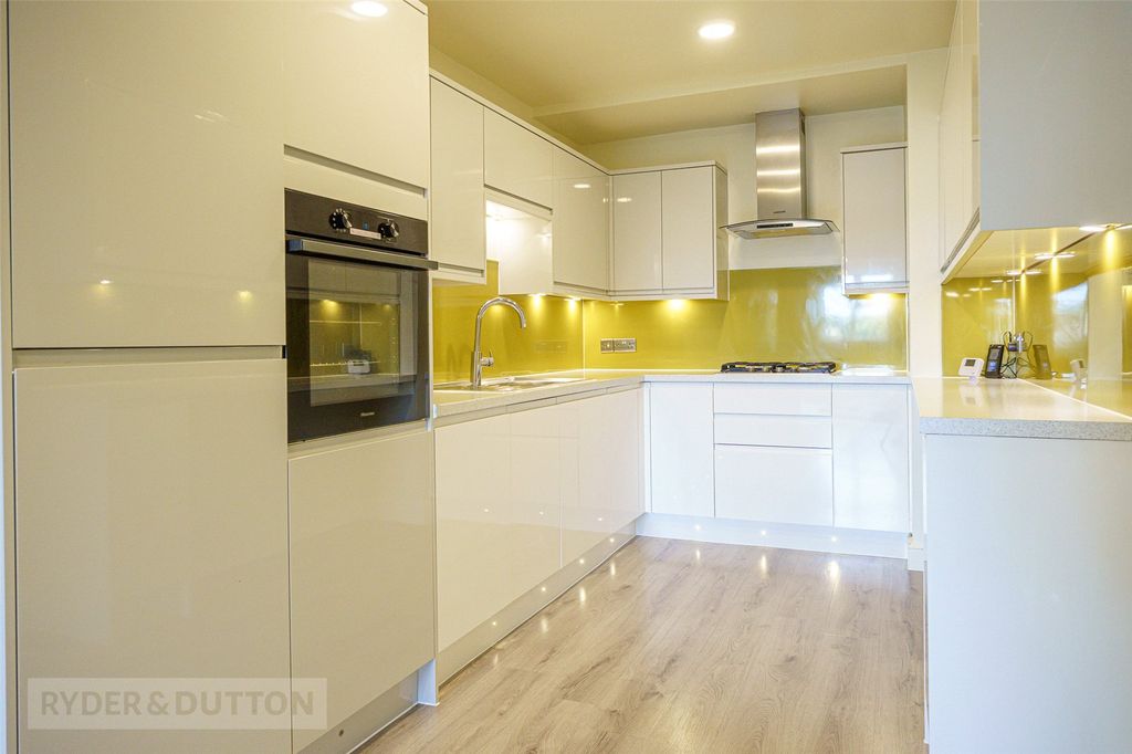 Property photo 3 of 20 Kitchen