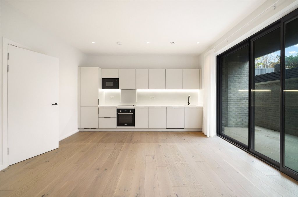 Property photo 3 of 16 Picture No. 14