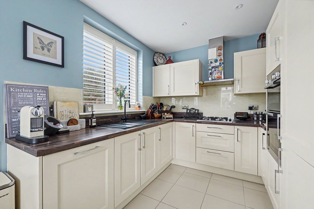 Property photo 3 of 35