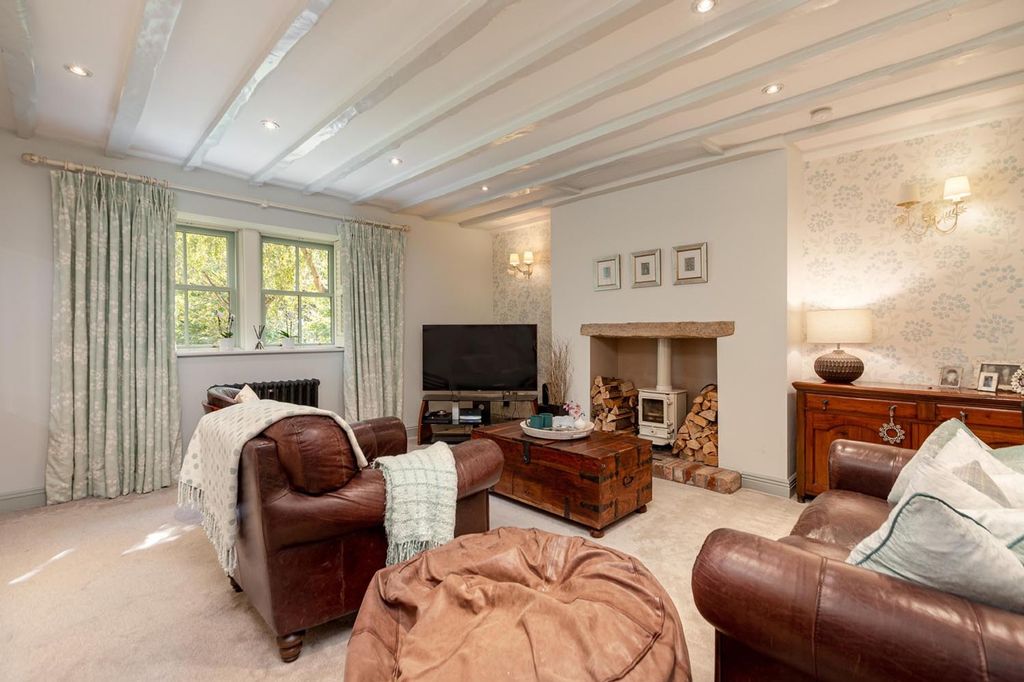 Property photo 2 of 31