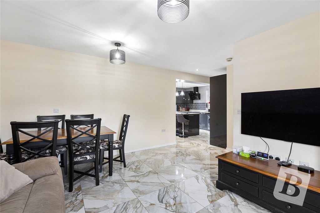 Property photo 2 of 18 Lounge