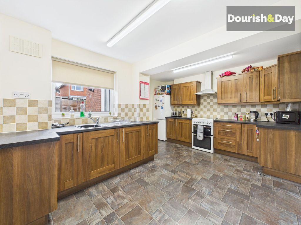 Property photo 2 of 16 Kitchen Diner