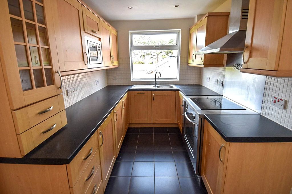 Property photo 2 of 11 Picture No. 14