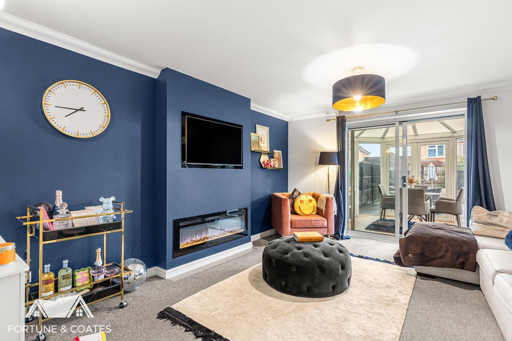 Property photo 2 of 16 Ridgeways_11.Jpg