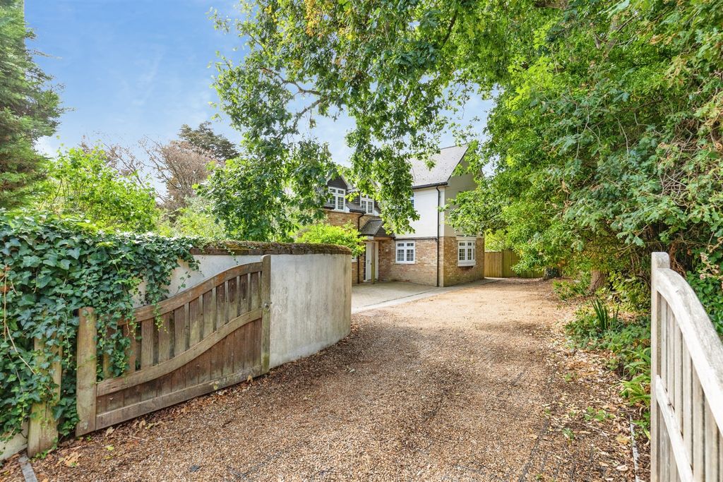Property photo 1 of 33