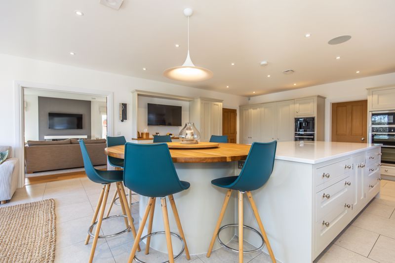 Property photo 3 of 49 Photo 32