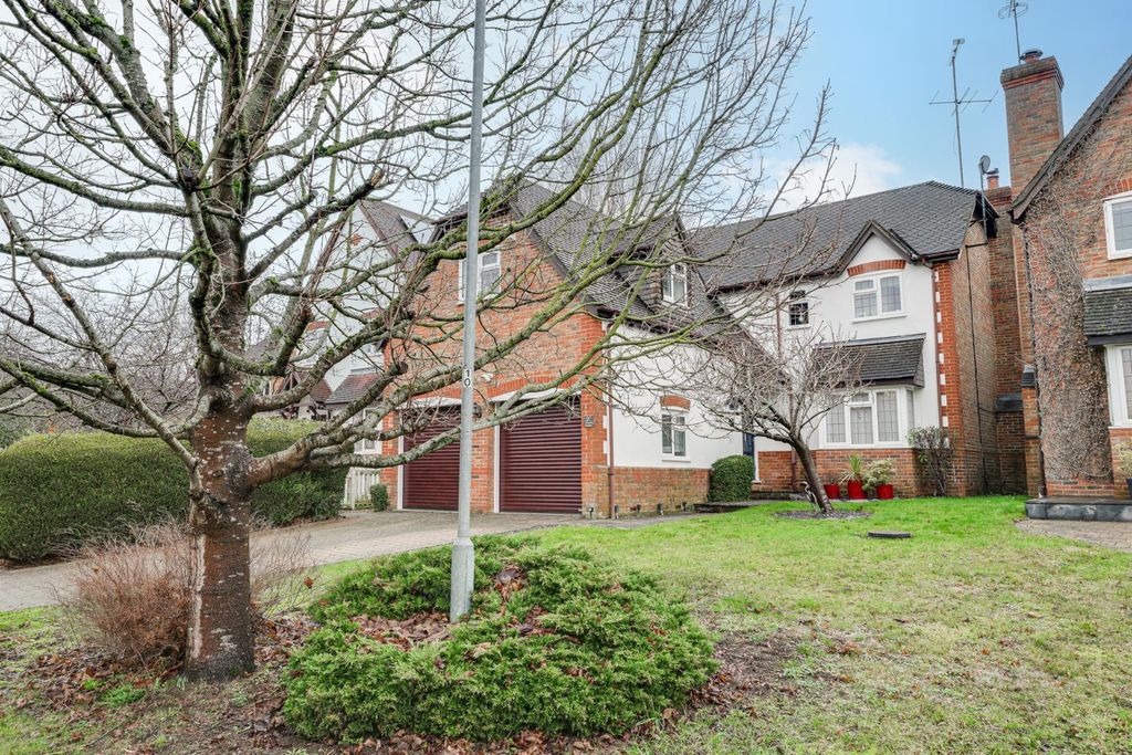 Property photo 1 of 32