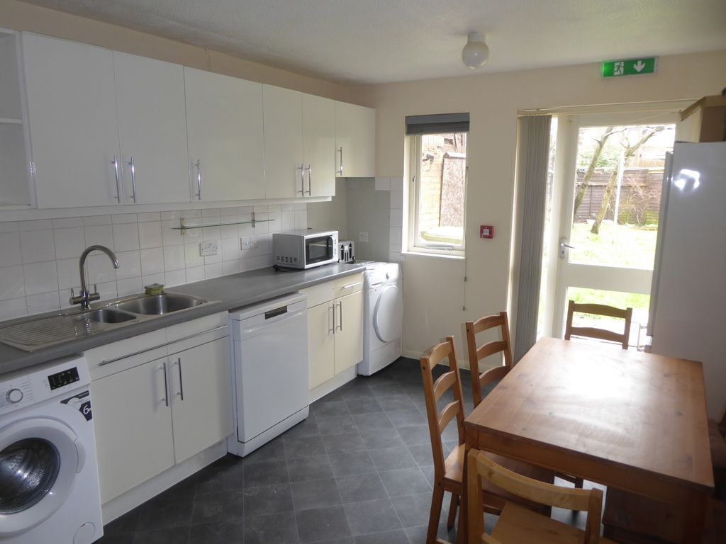 Property photo 3 of 16 Kitchen