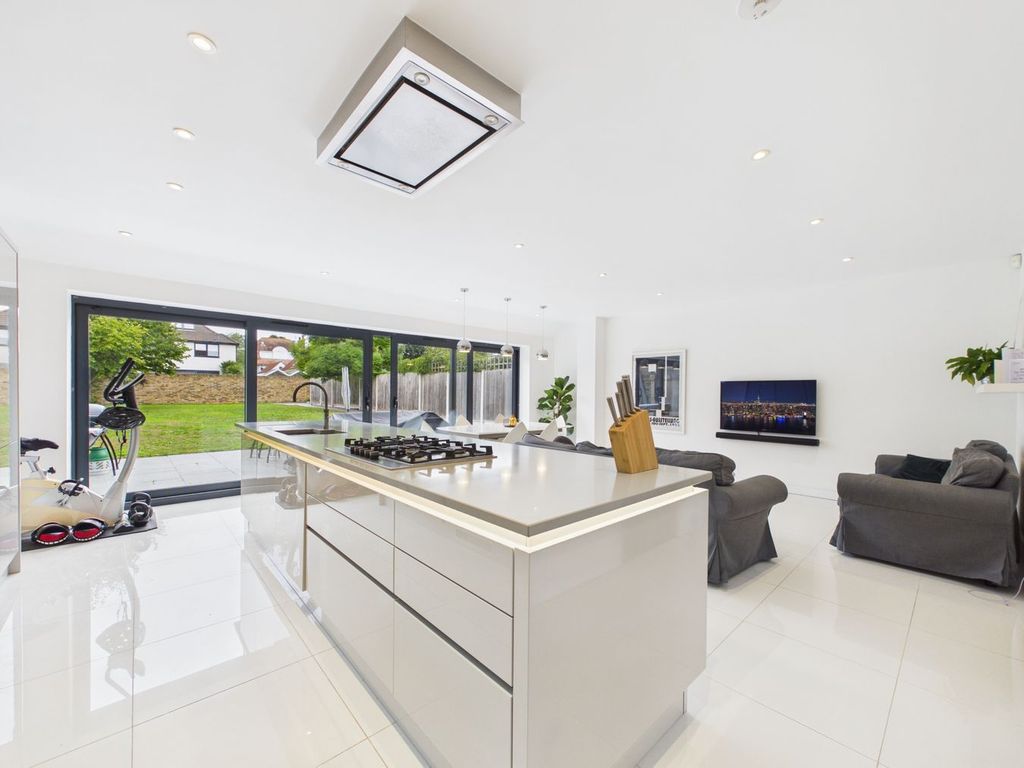 Property photo 3 of 34