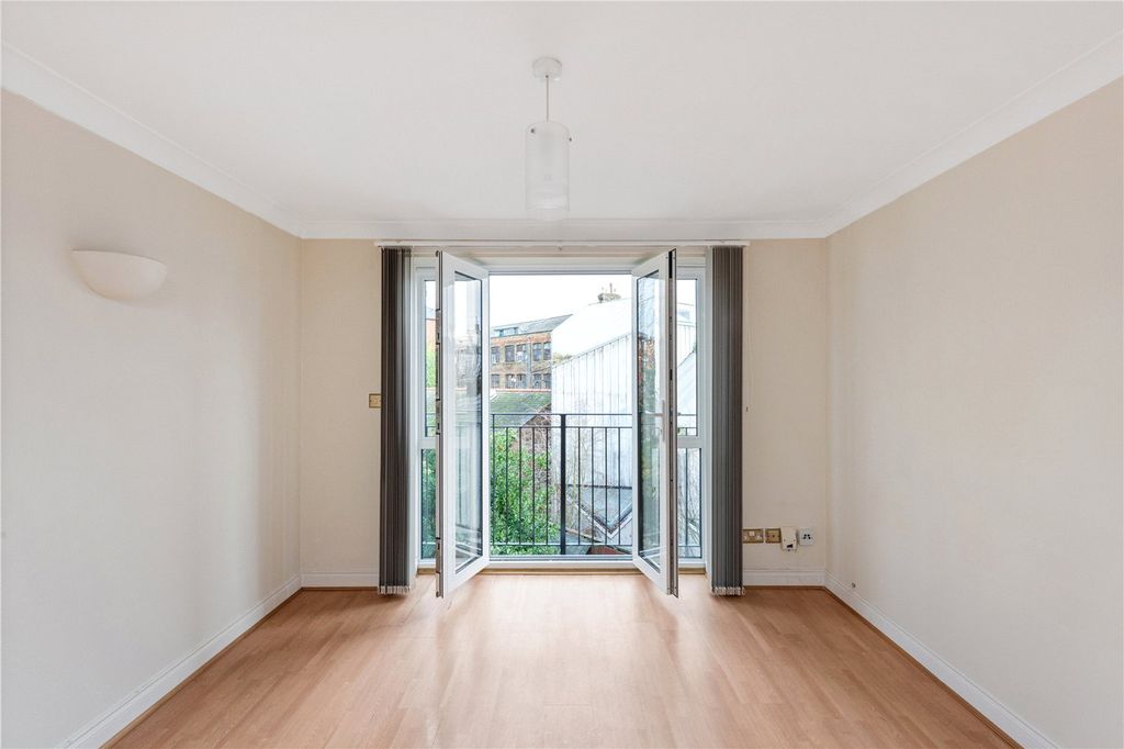 Property photo 2 of 11 Picture No. 13