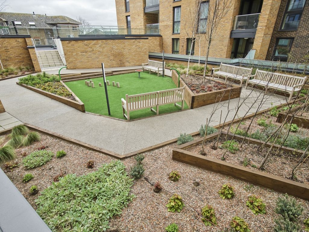 Property photo 2 of 8 2201521-53