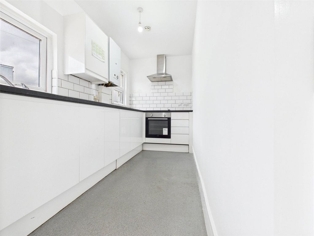 Property photo 2 of 13 Flat To Rent