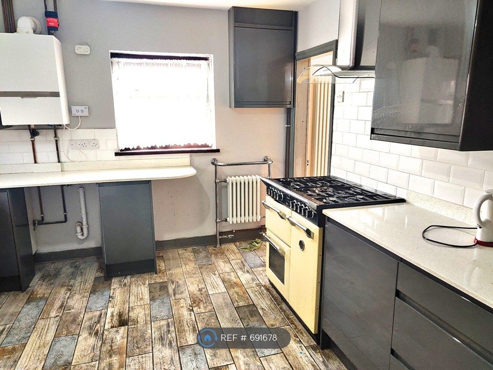 Property photo 1 of 21 Kitchen