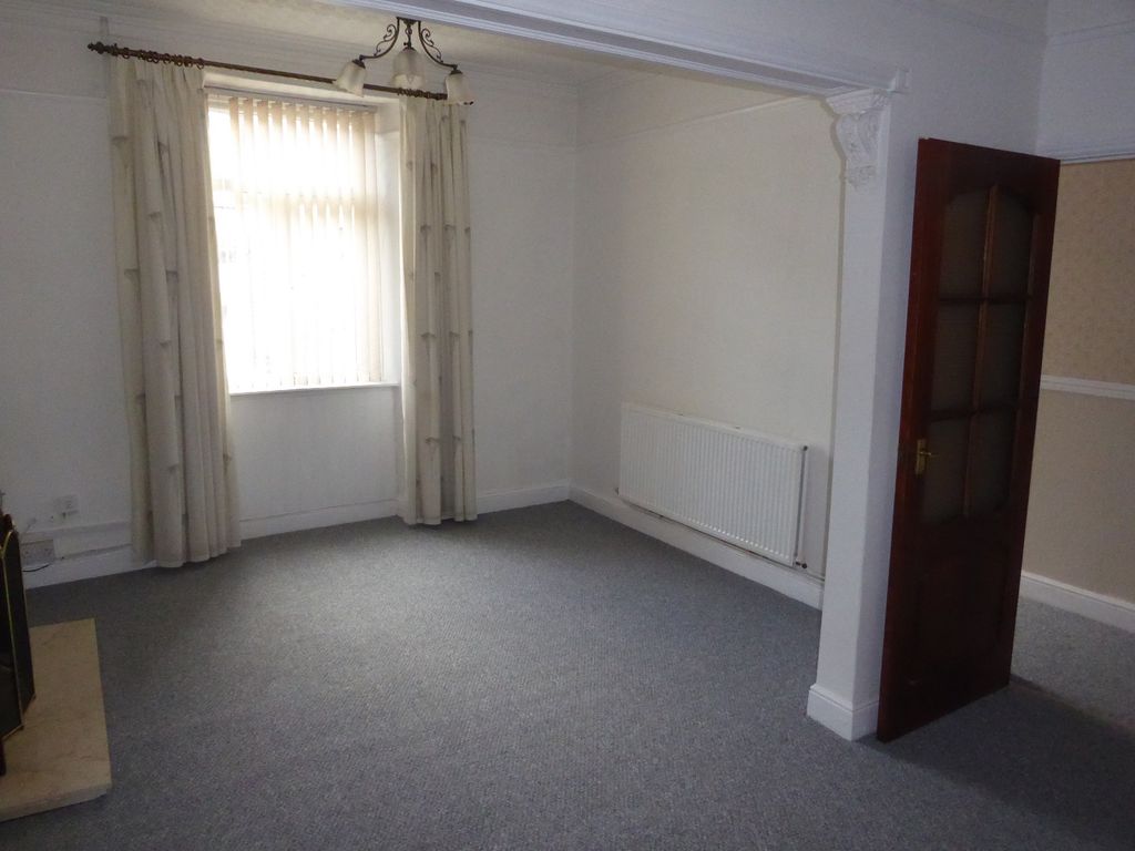 Property photo 2 of 11 Lounge